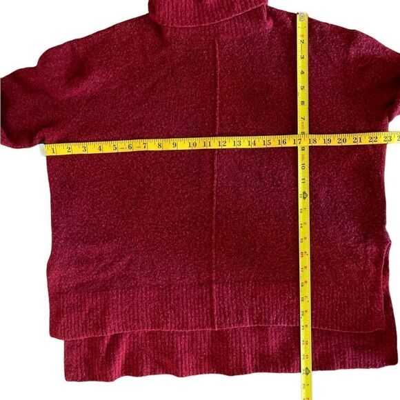 Athleta red fuzzy turtleneck loose fit sweater side slits high low hem sz M - Picture 7 of 10